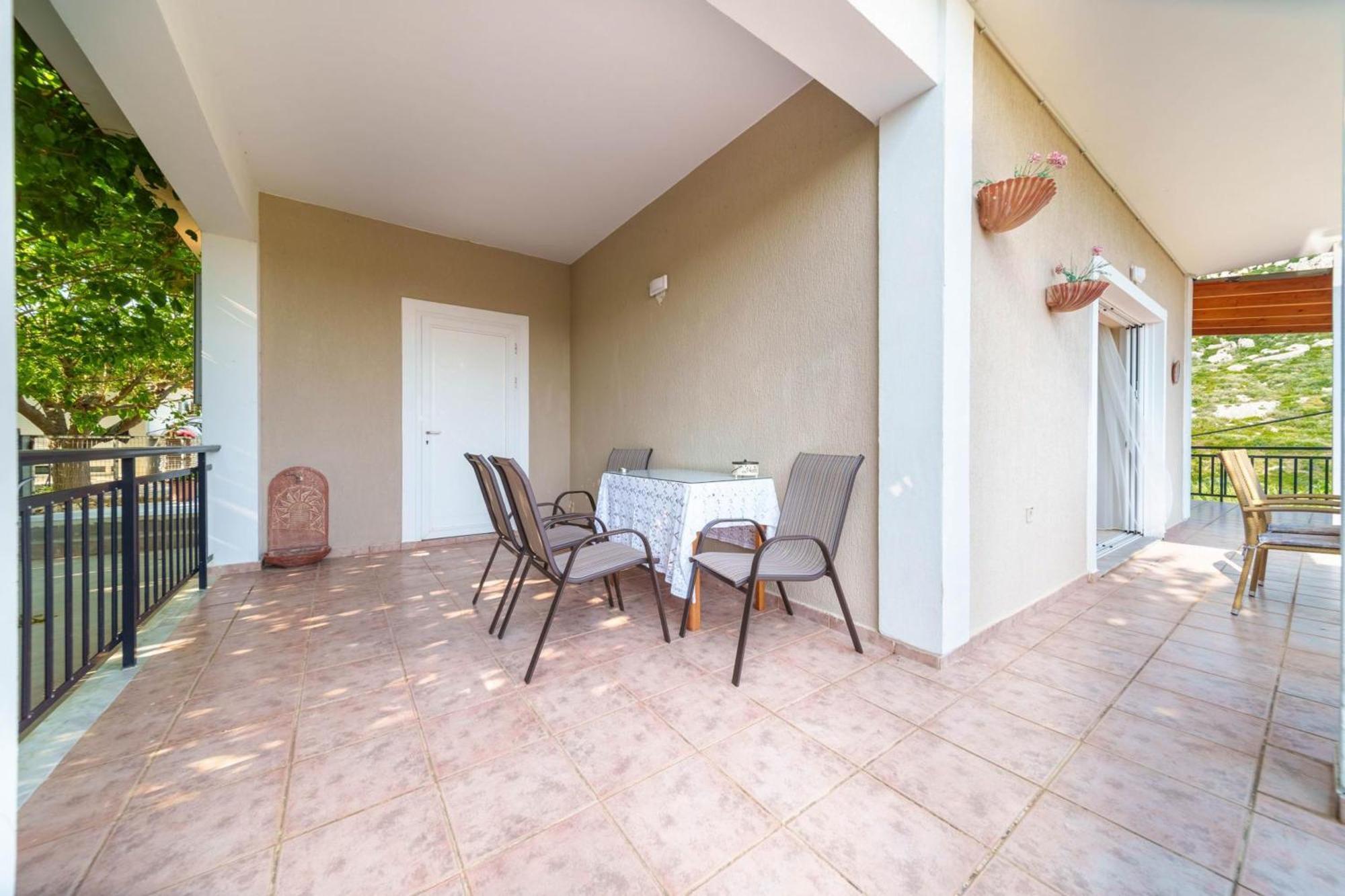 Apartment Iphigenia At